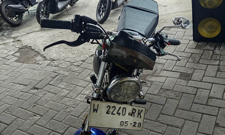 MODIFIKASIAN: Barang bukti motor dikendarai yang korban dalam laka lantas tunggal, sudah  diamankan di Poslantas Polsek Pandaan