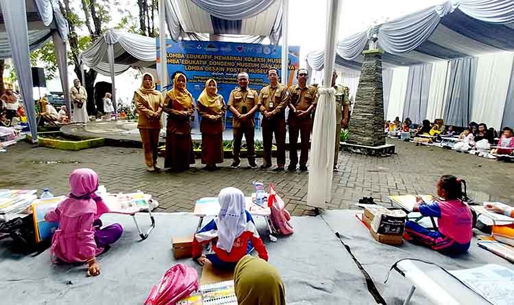 EDUKATIF: Tiga Lomba Edukatif digelar selama 3 hari di Halaman Museum Probolinggo. Selain memperingati Hardiknas 2025, juga menyemarakkan kembali Museum Probolinggo.