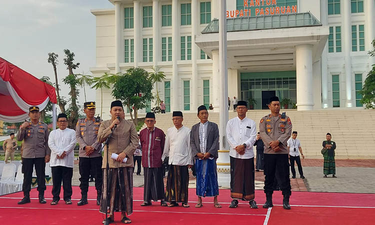 BERPESAN : Mas Rusdi dalam sambutannya berpesan kepada jamaah haji agar menjaga kesehatan dan saling membantu sesama jamaah.