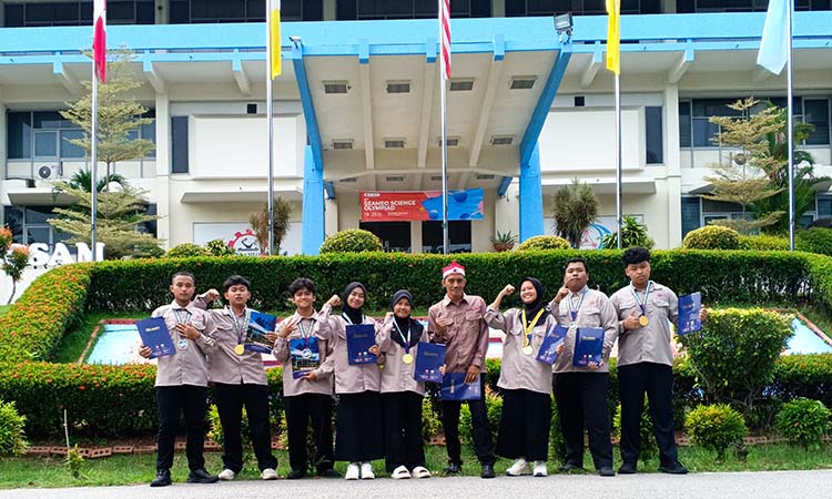 PRESTASI INTERNASIONAL: Pelajar SMKN 1 Probolinggo kembali meraih penghargaan internasional di ajang 3rd SEAMEO Science Olympiad di Malaysia. (Istimewa)