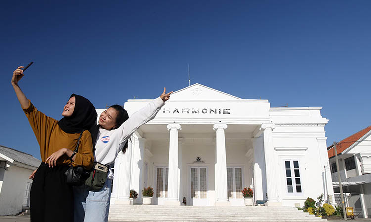 MENAWAN: Keberadaan Gedung Harmonie yang terjaga dengan baik. Gedung tersebut memiliki sejarah yang panjang.