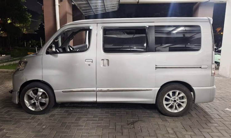 RUTUR DISITA: Mobil yang dikendarai para pelaku, diamankan Tim Jatanras Polda Jatim.