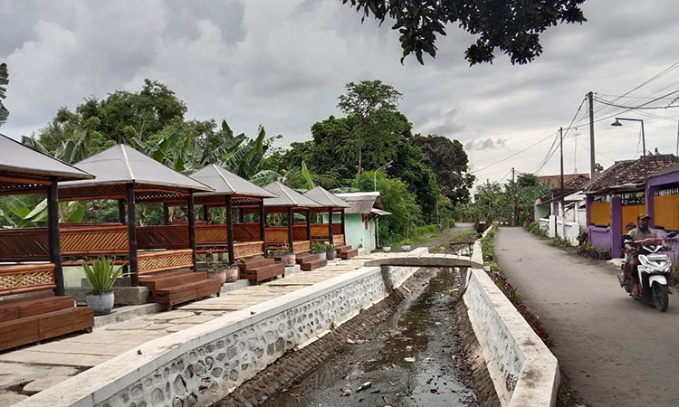 SEGERA BEROPERASI: Kafe sawah yang kini pembangunannya sudah capai 90 persen. Ditargetkan tempat ini segera beroperasi dan jadi spot baru untuk warga.