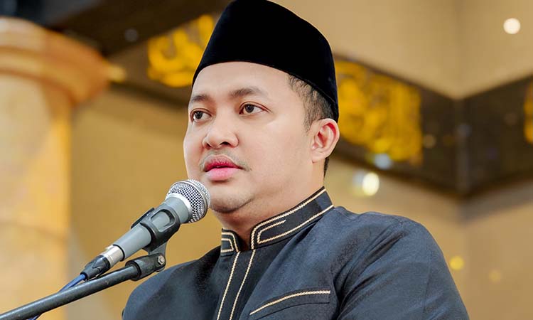 BUPATI PASURUAN: Rusdi Sutejo saat memberi sambutan sesaat sebelum salat Idul Adha.