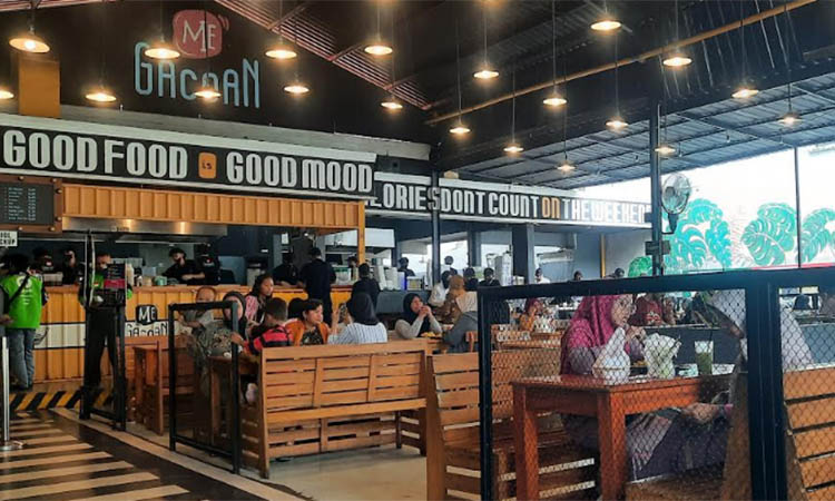 BELUM LENGKAP: MIe Gacoan di Jalan Suroyo Kota Probolinggo. Perizinan resto ini belum lengkap, walau sudah lama berdiri.
