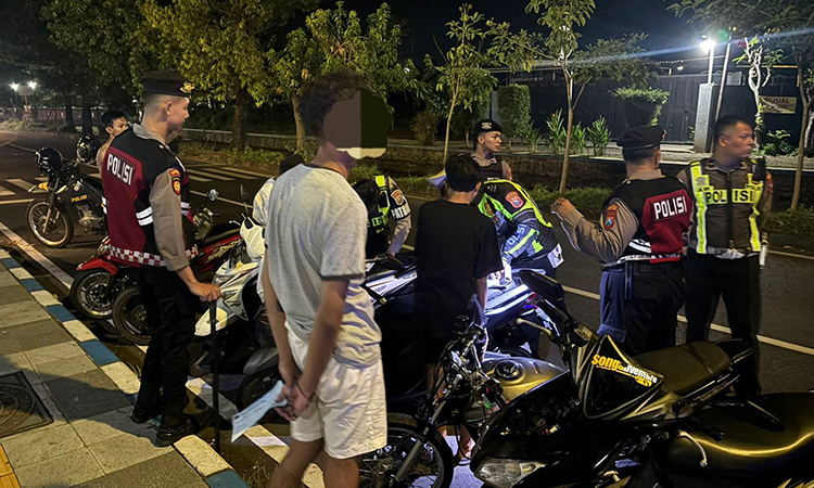 HASIL PATROLI: Tim patroli polres amankan 8 unit motor di Jalan Kyai Mansyur.