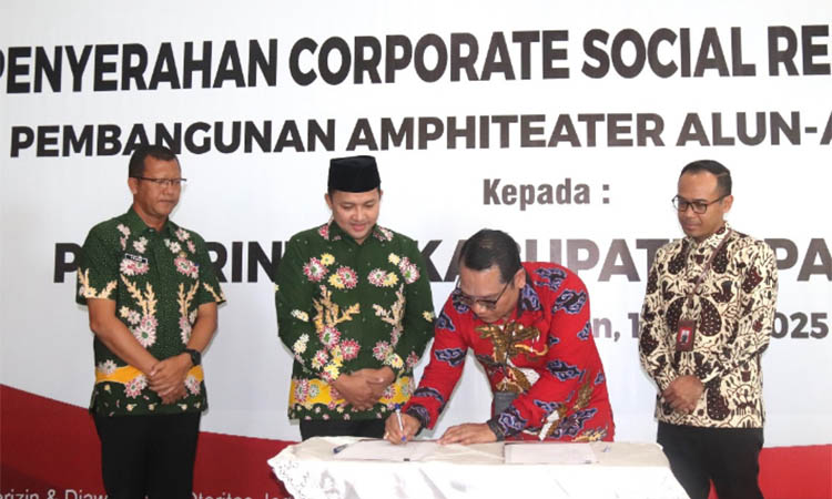 Penandatanganan dokumen serah terima CSR dari Bank Jatim kepada Pemerintah Kabupaten Pasuruan