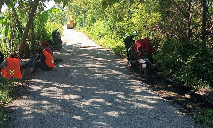 REKONDISI: Jalan Jelakrejo yang dilakukan rekondisi. Rekondisi dilakukan pada spot jalan rusak sepanjang 300 meter.