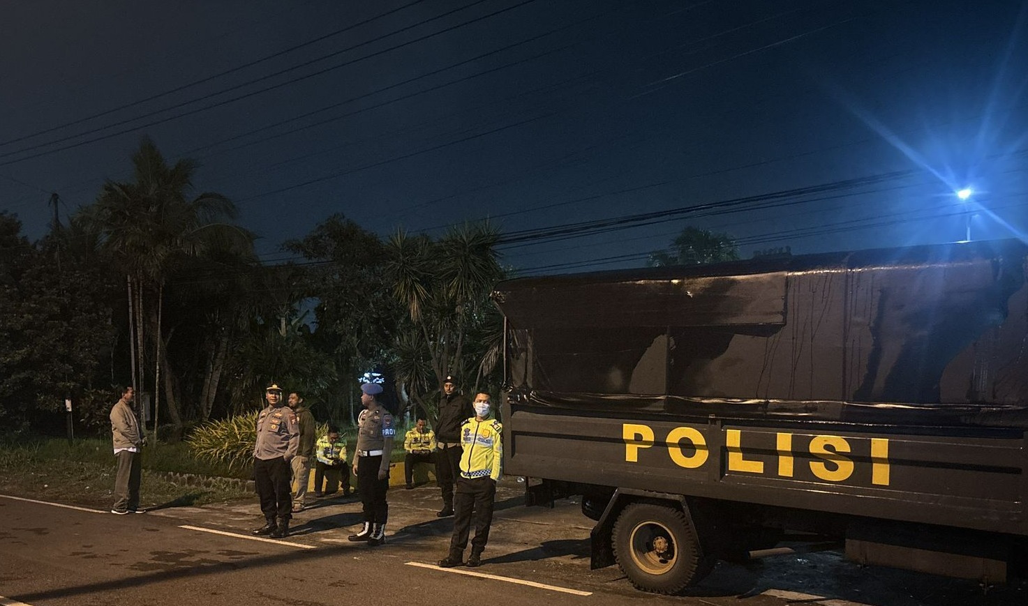 GENCARKAN: Petugas Polres Pasuruan saat melakukan patroli. Hal ini ditujukan, untuk meminimalisir kejahatan. Serta mencegah aksi geng motor ataupun gengster