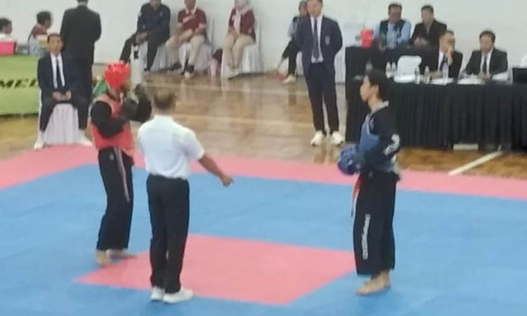 HARUS PUAS PERAK: Raditya Khansa tampil di semifinal. Sayang dia kalah dari dari atlet Ngawi.