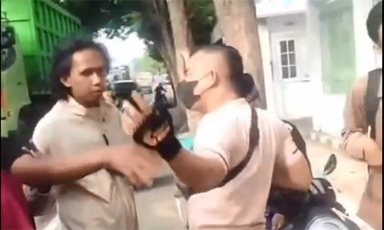 BIKIN GEGER: Cuplikan video keramaian di Jalan Panglima Sudirman yang dinarasikan karena penarikan motor.