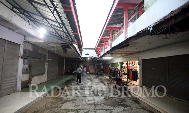 ALTERNATIF RELOKASI: Pasar Gotong Royong yang jadi salah satu alternatif relokasi pedagang Ampel Probolinggo. (Zainal Arifin/ Radar Bromo)