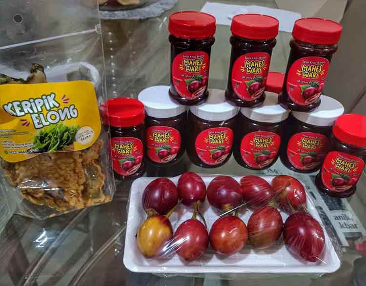 LAYAK DICOBA: Contoh produk olahan buah terong belanda.