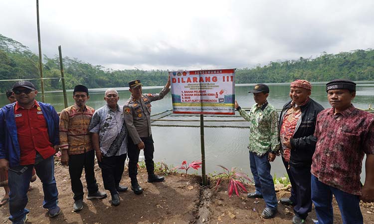 RAMBU LARANGAN: Dukungan semua pihak mengingatkan pentingnya menjaga benih ikan yang telah ditebar.