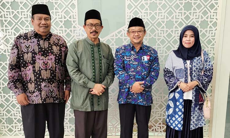 PENDIDIKAN: Prof. Dr. Hj. Ilfi Nur Diana, M.SI., CAHRM., CRMP., bersama Menteri Dikdasmen RI Prof. Dr. Abdul Mu&rsquo;ti, M.Ed.