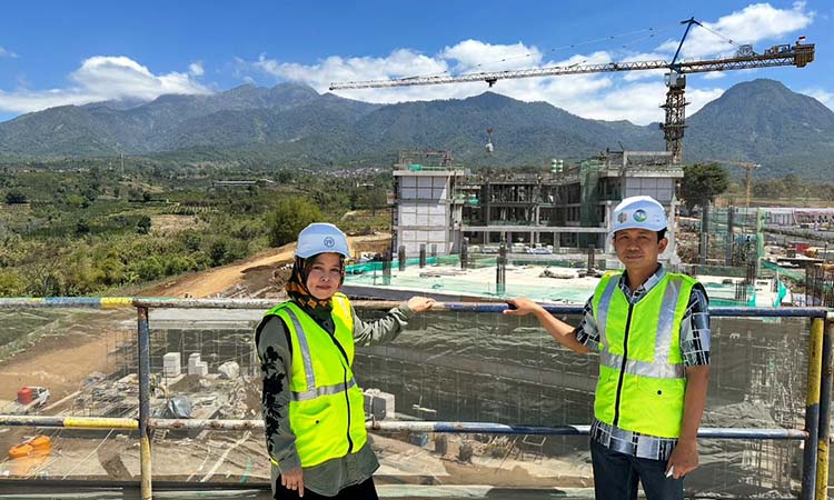 AMBIL PERAN: Sebagai direktur project pembangunan.
