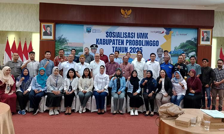 KOMPAK: Jajaran pengurus Kadin Kabupaten Probolinggo saat momen sosialisasi UMK Kabupaten Probolinggo 2025.