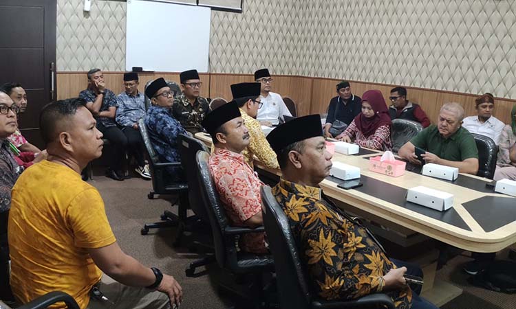 PEDULI: Kadin Kabupaten Probolinggo mengikuti rapat koordinasi terkait bencana di Kabupaten Probolinggo.