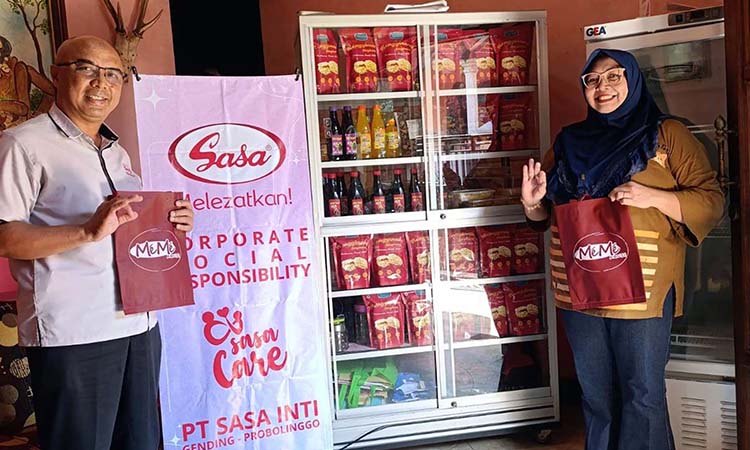 PEMBINAAN: Demi mendukung UMKM, PT Sasa Inti Gending memberikan dukungan dan pembinaan kepada UMKM Argen Meme.