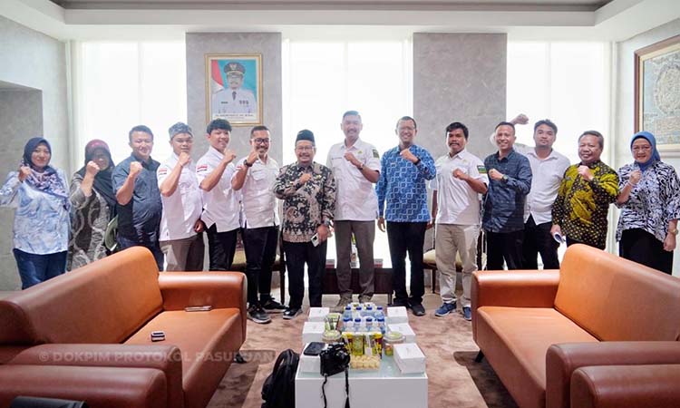 AUDIENSI-KOORDINASI: Bersama Pj Bupati Dr. Andriyanto, S.H., M.Kes. saat itu terkait dinamika usaha di Kabupaten Pasuruan dan usulan untuk integrasi kendaraan umum berbasis listrik.