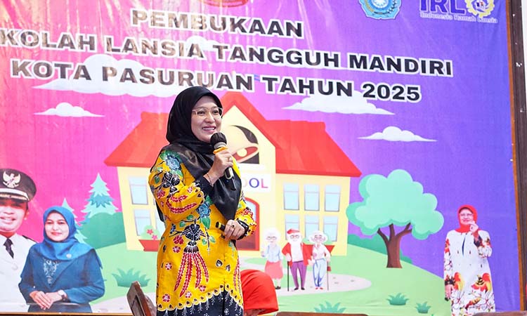 MANDIRI: Ketua TP PKK Kota Pasuruan Suryani Firdaus Adi Wibowo, S.Sos.I., M.I.Kom. men-support berjalannya Selantang Mandiri 2025 di Kota Pasuruan.