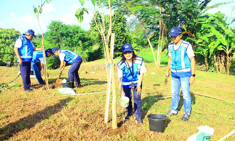 PEDULI: Kepedulian juga diberlakukan untuk lingkungan dengan penanaman pohon.