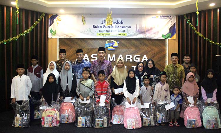 SANTUNAN: Sebagai bentuk kepedulian terhadap masyarakat, PT Jasamarga Pandaan Tol rutin melakukan santuan kepada anak yatim.