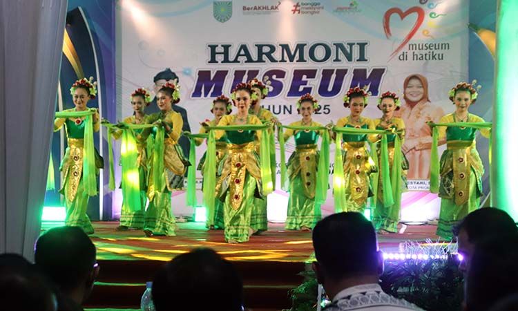 HARMONY MUSEUM: Berbagai macam hiburan dipersembahkan kelompok seni, pegiat seni, dan pelaku seni digelar setiap Sabtu malam di Museum Probolinggo.