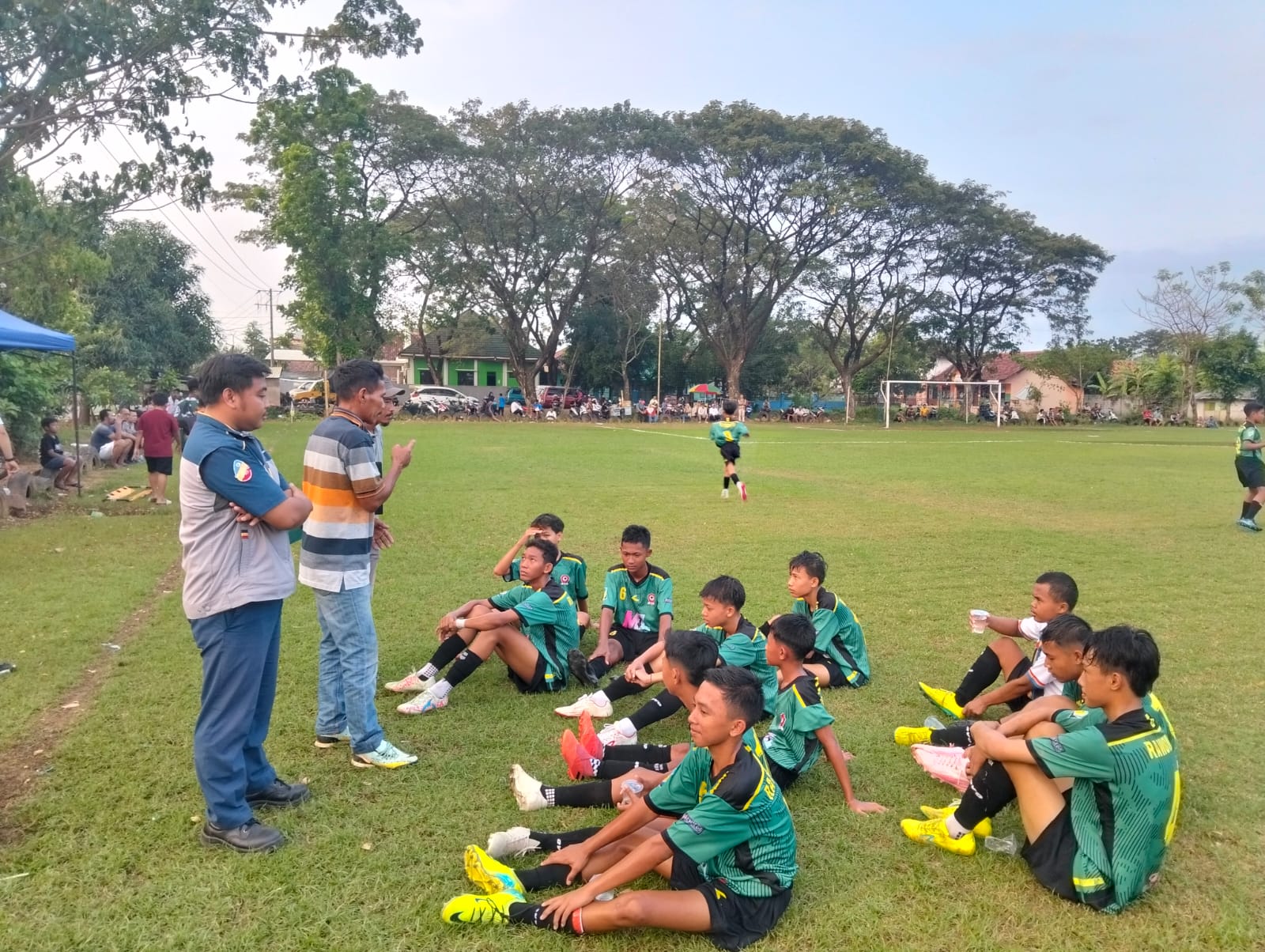 OLAHRAGA: Sekolah Sepak Bola CJI Football Club (CJFC) yang berdiri sejak 1995, rutin meraih berbagai prestasi. Bahkan, alumninya menembus klub profesional, seperti Persekapas.
