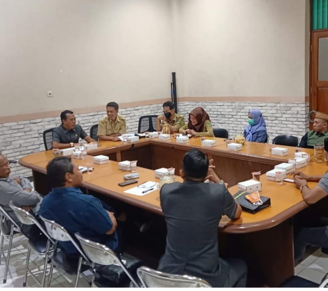 RAPAT: Soemarjono saat masih bertugas menjadi wakil di parlemen DPRD Kota Pasuruan.