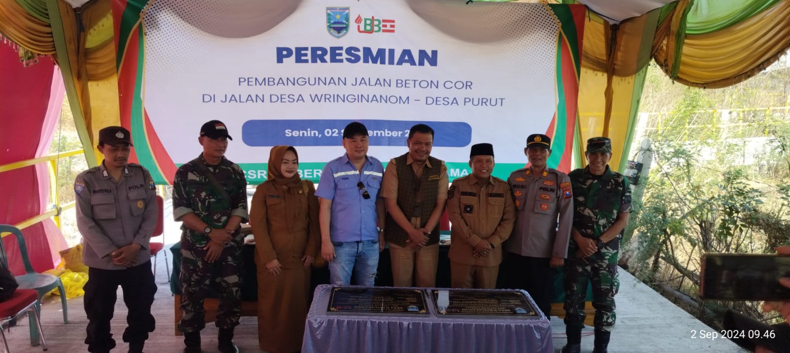 BANGUN JALAN DESA: Peresmian jalan desa yang dibangun PT BJB. Pembangunan jalan desa ini diharapkan dapat memberikan kemudahan jalan bagi masyarakat, sekaligus mendukung peningkatan perekonomian.