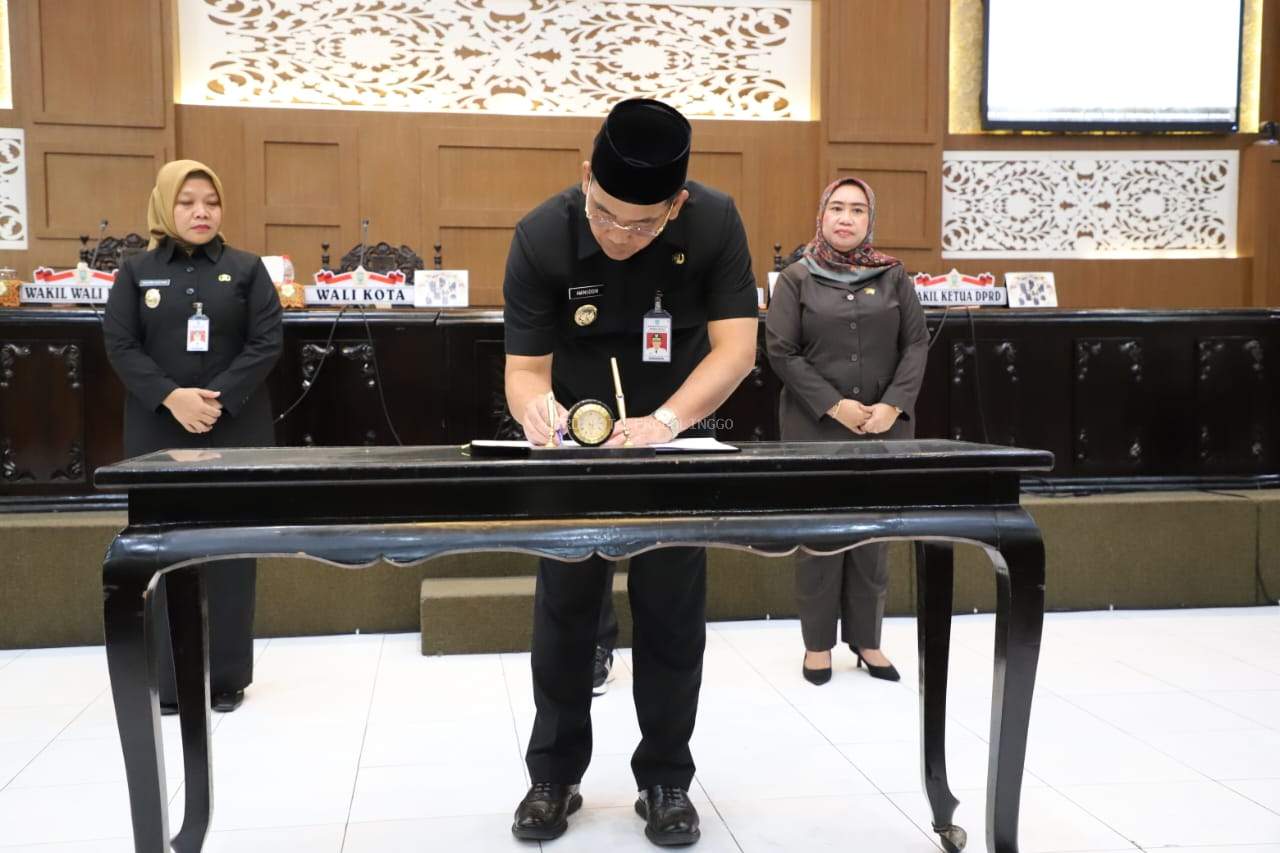 &bull;	PENGESAHAN:  Perda Ekraf ditandai dengan penandatanganan berita acara persetujuan bersama Wali Kota dan Pimpinan DPRD tentang penetapan Raperda Pengembangan Ekraf.
