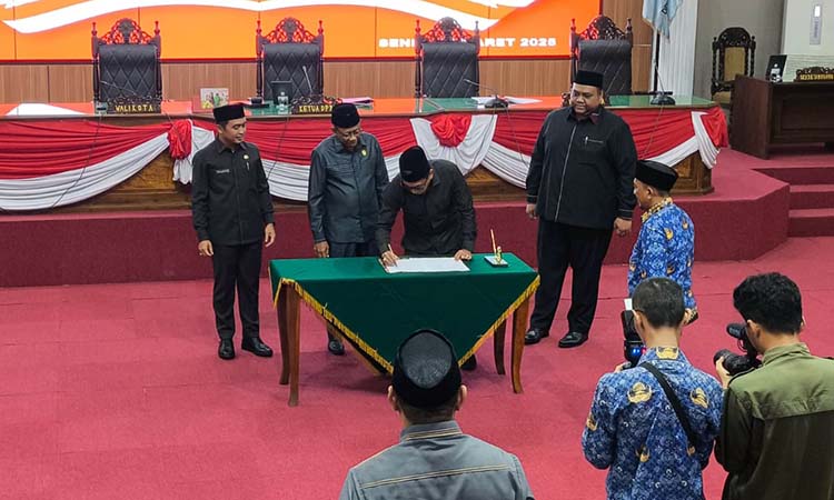 SAHKAN: Kegiatan paripurna yang diselenggarakan DPRD Kota Pasuruan. Untuk mendukung terwujudnya KLA di Kota Pasuruan, inisiasi perda direalisasikan.