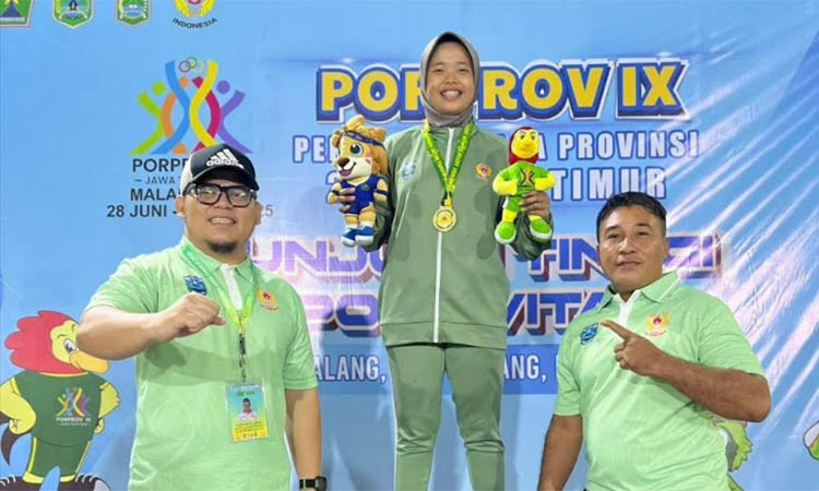 JUARA: Layla Ramadhani Yusgianti peraih medali emas bagi kickboxing Kabupaten Probolinggo.