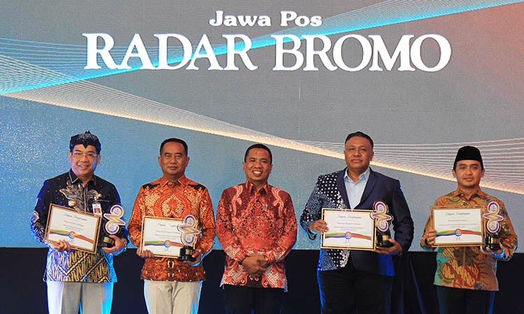 Dari Kiri: Wali Kota Probolinggo dr Aminuddin, Sekda Kabupaten Probolinggo Ugas Irwanto, Direktur RB HA Suyuti, Asisten Pemerintahan Pemkab Pasuruan Diano dan Wali Kota Pasuruan Adi Wibowo.