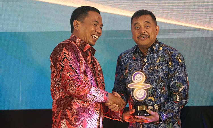 Perwakilan DPRD Kota Pasuruan saat menerima RBA 2025.
