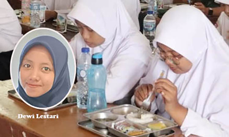 HIDUP SEHAT: Sejumlah siswi SMP saat makan bersama di sekolah. Remaja putri memerlukan asupan gizi dan menghindari pola hidup tidak sehat untuk menghindari stunting pada anak