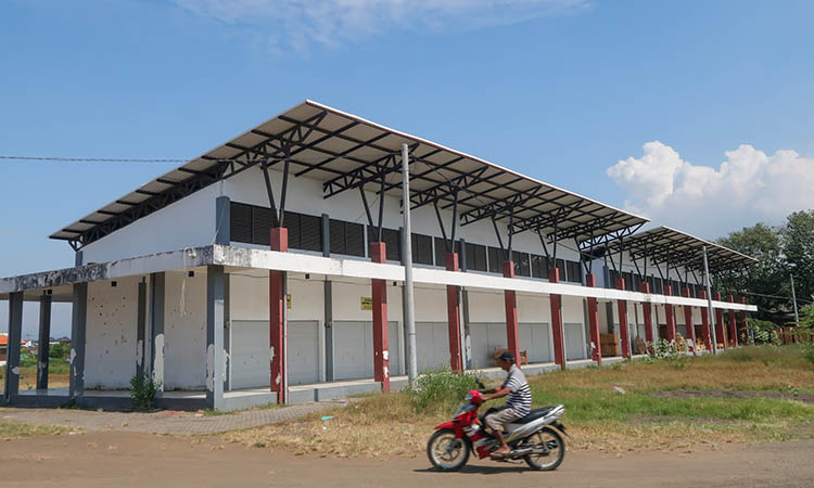 Kios di Pasar Mebel Bukir yang sampai saat ini minim peminat.