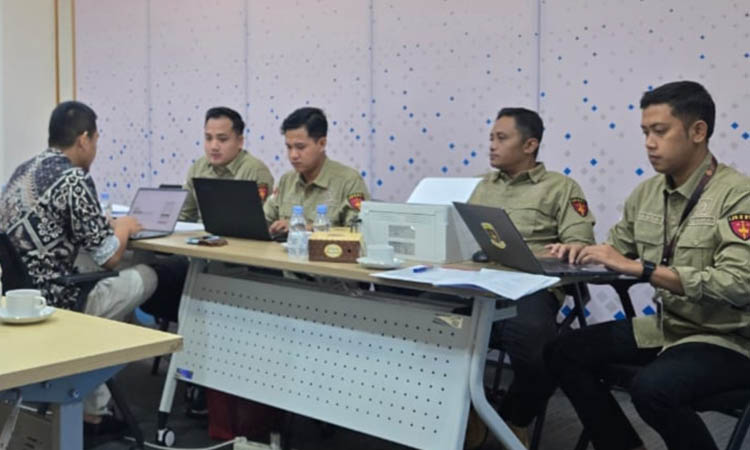 TERUS DIDALAMI: Penyidik Kejari Kabupaten Probolinggo meminta keterangan saksi dari Sekretariat Ditjen PAUD, Dikdas, dan Dikmen di Kemdikbud Ristek beberapa waktu lalu.