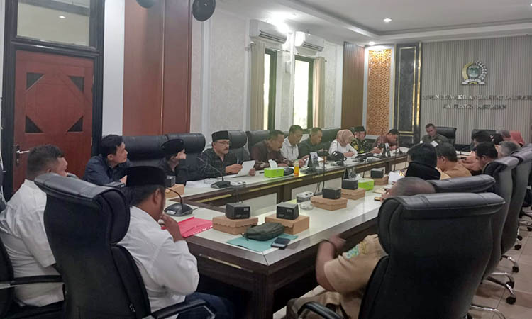 HEARING: Rapat dengar pendapat soal kepemilikan lahan SDN Jeladri di Kecamatan Winongan. Dewan memandang, litigasi menjadi jalan terakhir untuk penyelesaian sengketa tersebut.