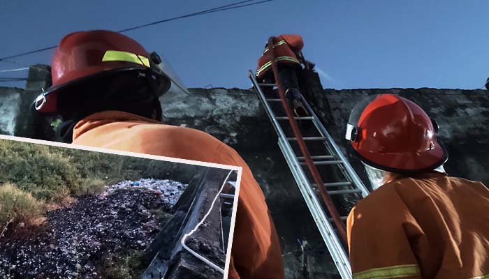 Petugas Damkar saat berupaya memadamkan api. Inset kondisi lahan yang terbakar. (Mokhamad Zubaidillah/ Radar Bromo)