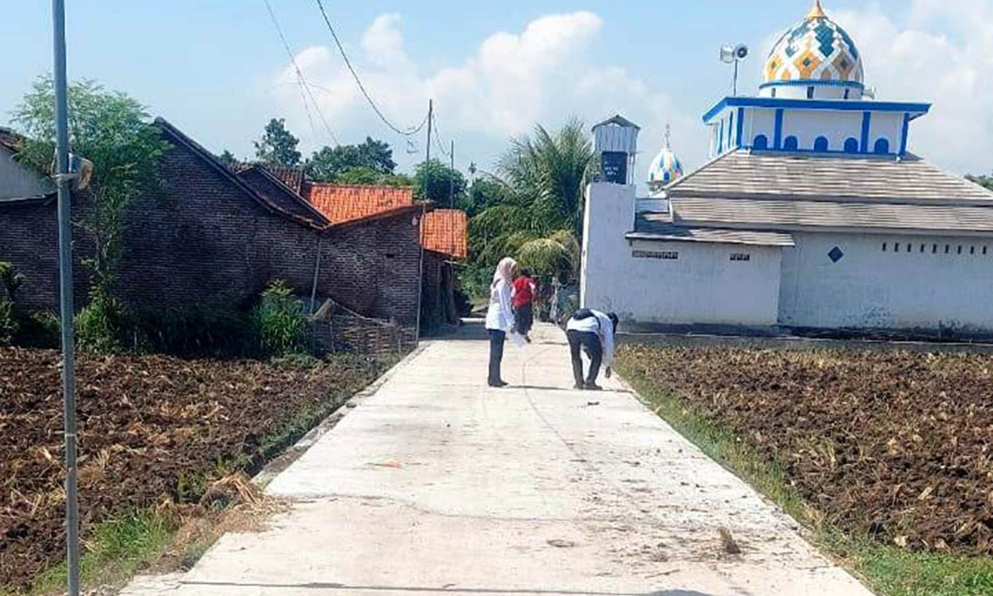 MULUS: Pada tahap pertama pencairan dana desa tahun ini, Pemerintah Kandangjati Wetan telah merampungkan pembangunan jalan rabat beton di Dusun Kramat.