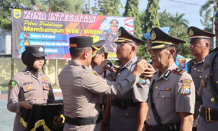 ROTASI: Kapolres Probolinggo AKBP M. Wahyudin Latif melakukan rotasi jabatan strategis Kabag Ren dan Kapolsek jajaran.