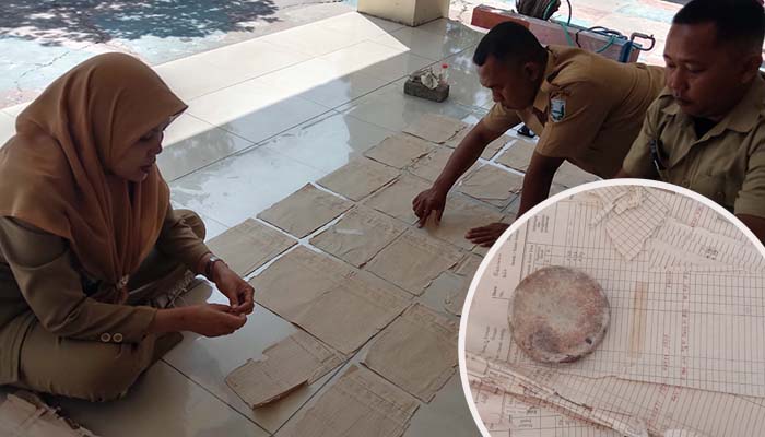 RESTORASI: Sejumlah petugas di Desa Tegalrejo, Dringu saat proses restorasi letter C, beberapa waktu lalu.