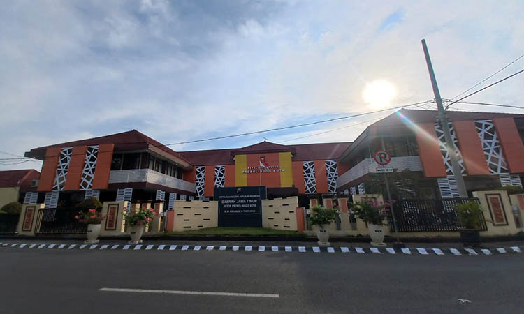 KINI: Kantor kepolisian Polres Probolinggo Kota masa kini yang berada di Jalan Mohamad Saleh, Kota Probolinggo.
