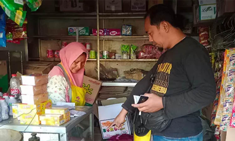 LOKASI: Polisi melakukan olah TKP di Pasar Ngopak, setelah terjadi pencurian di sekitar sini. Satu orang diamankan.