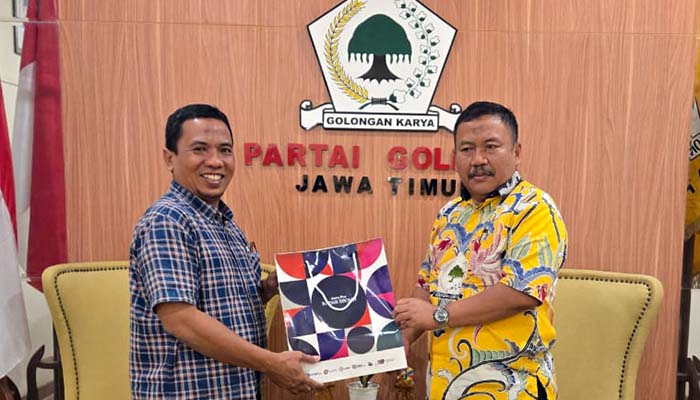 Ali Mufthi (kanan) saat menerima kunjungan Jawa Pos Radar Bromo di kantor DPD Partai Golkar Jatim, Selasa (22/7).