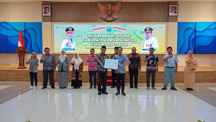 BERITA ACARA: Penandatanganan berita acara hasil kesepakatan Musrenbang RPJMD Kabupaten Probolinggo Tahun 2025-2029.