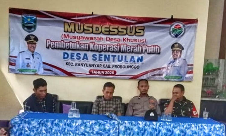 SINERGI: Kepala Desa Sentulan Fathur Rohman (dua dari kiri) bersama Forkopimka Banyuanyar dalam Musdessus pembentukan Koperasi Merah Putih.