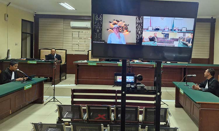 Mantan Ketua PKBM Salafiyah Bayu Putra Subandi divonis 6 tahun penjara karena terbukti mengorupsi dana hibah PKBM yang pernah dipimpinnya. Vonis itu lebih ringan 1 tahun 6 bulan dari tuntutan